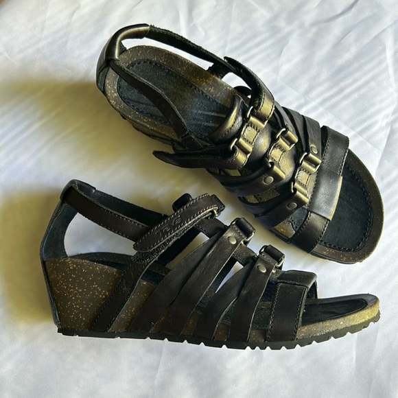 Teva Leather Sandals - Picture 1 of 8